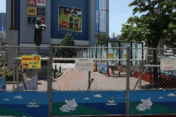 2021年5月にはコロナ感染拡大防止のため閉鎖されていた駅前ロータリー（PhotoACより）