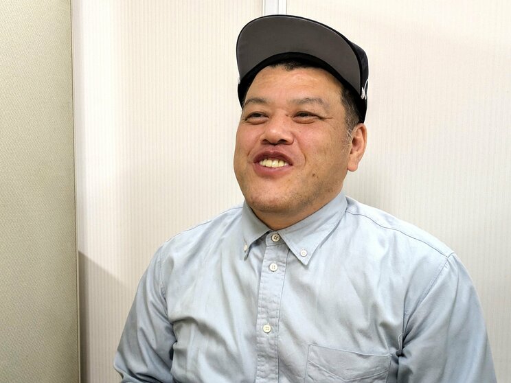 三人兄弟の真ん中。兄と妹に囲まれる