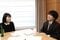 蓮見翔（はすみ・しょう）
東京都出身。2020年に男女8人組コントユニット「ダウ90000」を結成。演劇、コントの脚本・演出を手掛ける。第70回岸田國士戯曲賞受賞作『ロマンス』の戯曲が5月18日発売予定。
大石恵美（おおいし・えみ）
大阪府出身。2018年に演劇ユニット「ダダルズ」を旗揚げ。23年から作・演出・出演を自身で担う形式の作品を発表。岸田賞受賞作『よだれ観覧車』の戯曲が5月18日発売予定