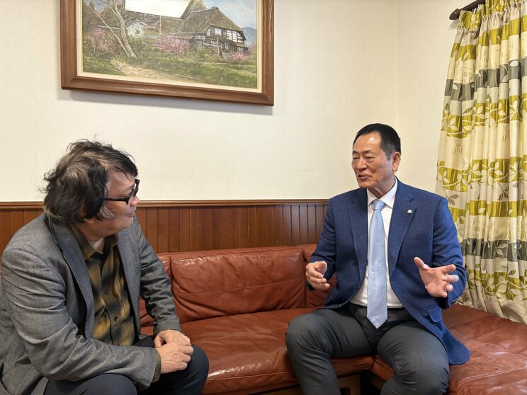 中畑氏（右）と『労組日本プロ野球選手会をつくった男たち』の著者、木村元彦氏（左）