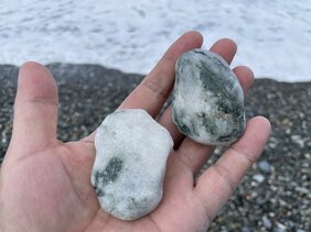 本物のヒスイは簡単に拾えるものなのか!? 北陸車中泊旅の最中に繰り出した夢とロマンのお宝ハンティング