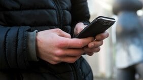 ヤフコメで「いいね!」を集める40代劇団員の手法とやりがいとは。1日平均32万件の投稿を集めるニュースインフラの実態