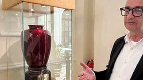 マルタに残る「昭和天皇の贈り物」…ヒビ割れた真っ赤な花瓶が語る70万人救出の知られざる歴史