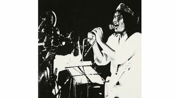 日本初の7万人超コンサート、吉田拓郎が限界まで歌い続けた12時間の結末「吉田拓郎は疲労困憊で一歩も動けません」