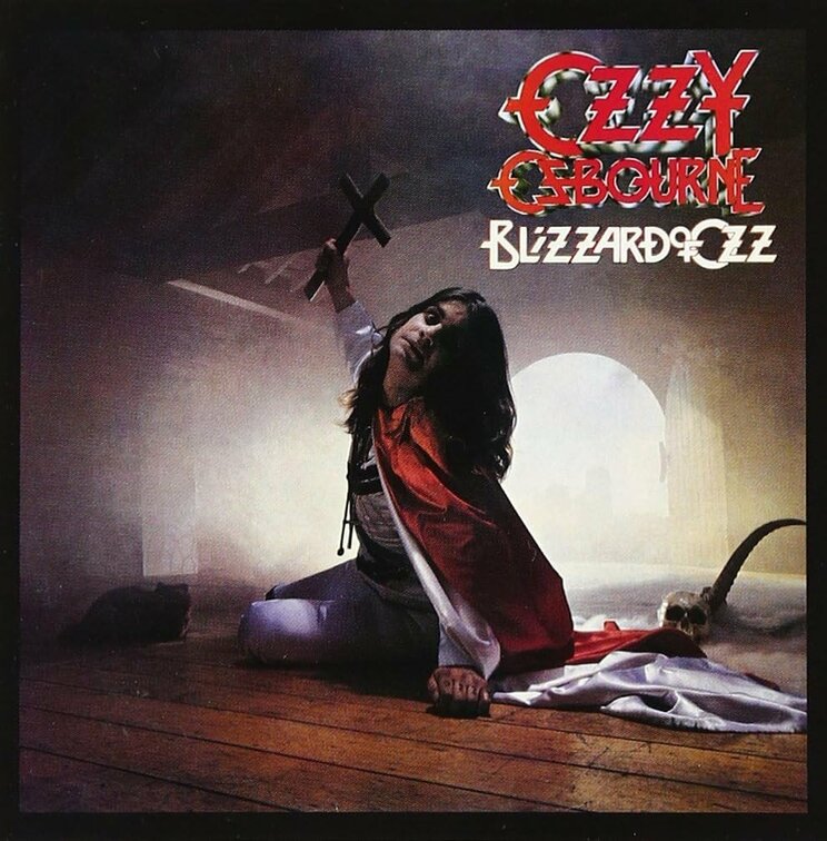オジー・オズボーンが1980年に発表したアルバム『Blizzard Of Ozz』に収録されたどの曲も、今やハードロック/ヘヴィメタル・クラシックと言える奇跡的な名曲ばかりである。『Mr. Crowley』『Crazy Train』『I Don't Know』『Revelation (Mother Earth)』、そしてひときわ美しいバラード『Goodbye To Romance』やランディのクラシックギター小品『Dee』などを収録。画像は2019年7月17日発売の『ブリザード・オブ・オズ～血塗られた英雄伝説』（SonyMusic）のジャケット