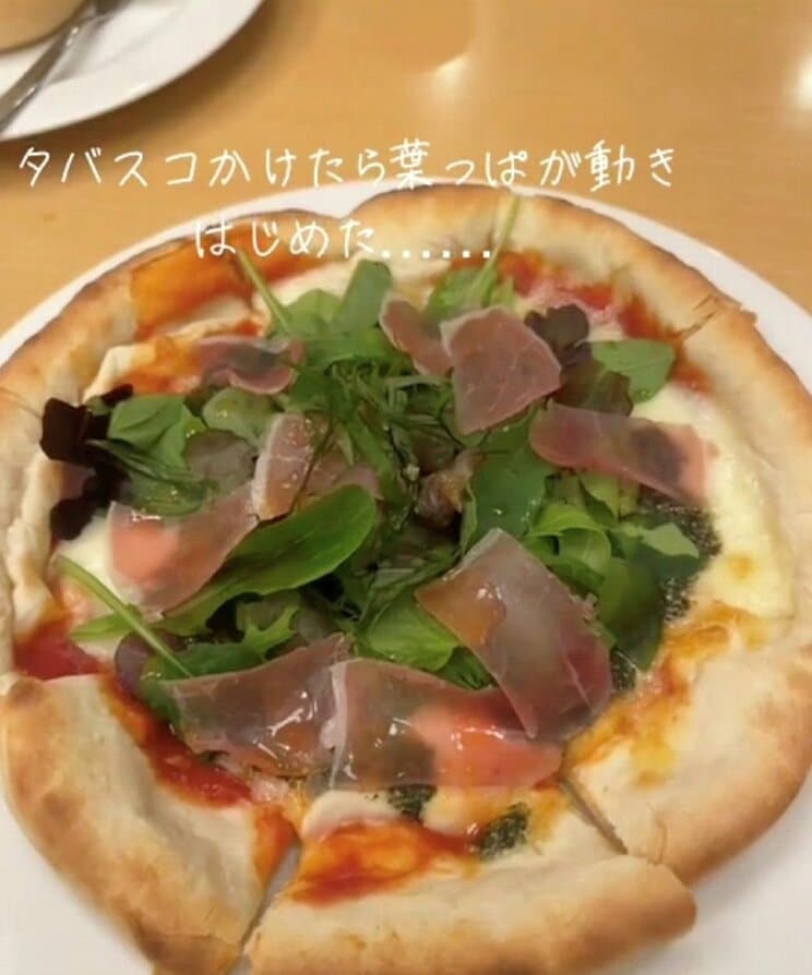 SNSで拡散されていた「ジョイフル」のピザにカタツムリ