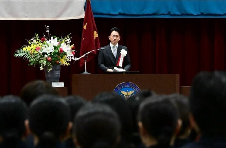 防衛医大の卒業式に登壇する小泉進次郎防衛大臣（写真／小泉進次郎Instagramより）