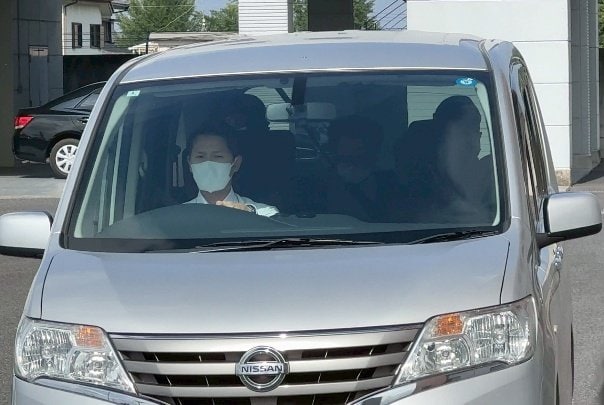 送検される井上容疑者（撮影／集英社オンライン）