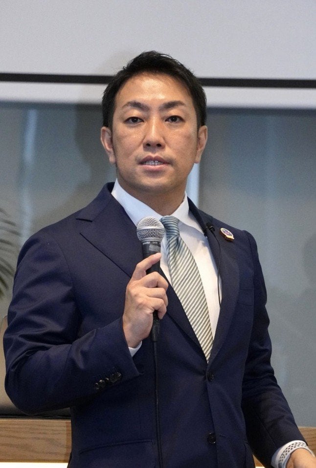 9月12日、記者会見で立候補を表明する中谷一馬氏　撮影／集英社オンライン