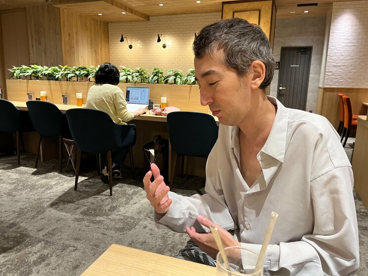 子どもを抱いたときの温もりを忘れられないと話す黒田さん