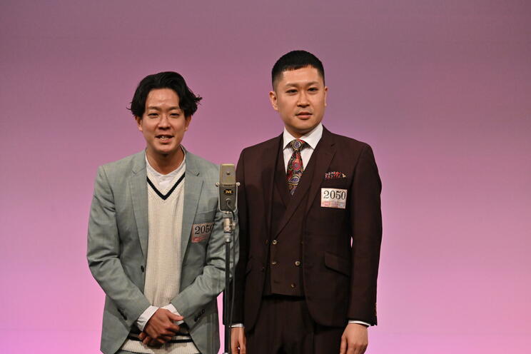 ドンデコルテ（左・小橋共作、右・渡辺銀次）ⓒM-1グランプリ事務局