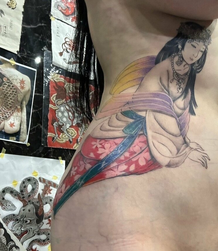お腹にある刺青