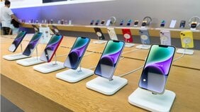 なぜアップルの店頭では自由に製品を触れるのか…所有体験させることで消費者の愛着度を高める心理的魔法
