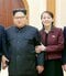 金正恩氏と腕を組む妹の金与正氏(写真/共同通信社)