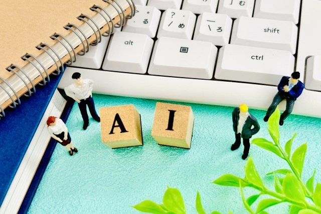業務でAIを使っている人のうち過半数が、上司や同僚に利用を隠した経験が…