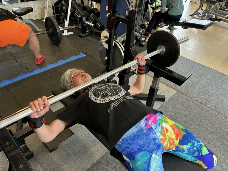 カラフルなトレーニングウェアが好きだという