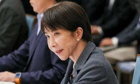 〈高市政権の支持率が過去最低〉安倍晋三と思想は似ても“支持のされ方”は別物…無党派「80％→49％」で見えた決定的な違い