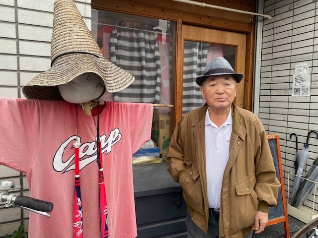 「ナニコレ食堂」の常連客で数々の武勇伝を持つ山ちゃん