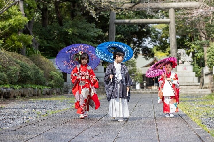 神社での七五三撮影のイメージ（写真／Shutterstock）