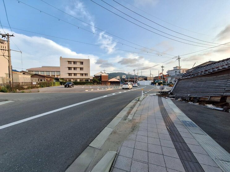 〈能登地震から7ヶ月〉「痛い」「助けて」「水飲みたい」隣接するビルが倒壊して妻子を失った父親の脳裏に今も浮かぶ光景…「なんで倒れたんだよ、倒れないように打たれたはずの杭が折れるって…」_21