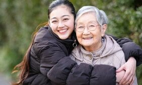 〈高齢者から若者への政策シフトに賛否〉「100歳祝い金」廃止で中学３年間の給食費を無償化…自治体の狙いは？郡上市長「消滅可能性自治体の脱却を目標」