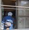 志保被告の実家を捜査する捜査員