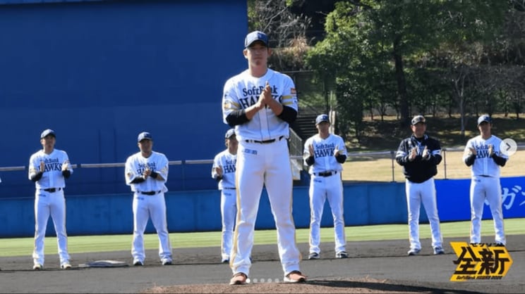 キャンプを打ち上げるソフトバンクホークス（写真／ソフトバンクホークス公式インスタグラムより）。「データアナリストとか野球をやったことのないやつをベンチに入れる理由がわからん」（江本氏）