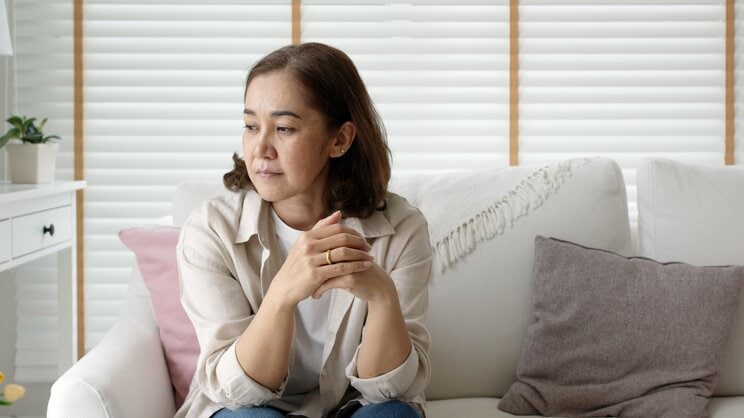 子どもが実家を巣立ち、「空の巣症候群」に陥った主婦(写真／shutterstock、以下同)　※写真はイメージです