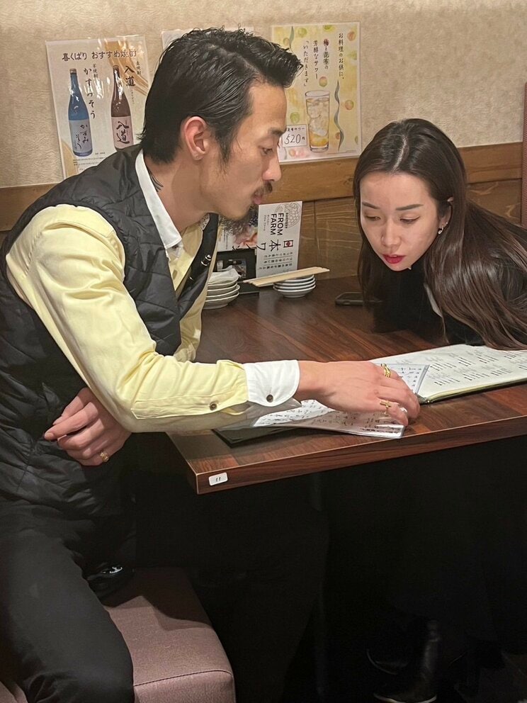 当時黒幕「Ｘ」として集英社オンラインが報じた関根容疑者と真奈美容疑者（知人提供）