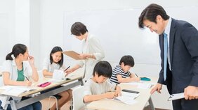 午前2時のコンビニで過去問コピーを取る夫、そのとき専業主婦の妻は…【おおたとしまさ『中受離婚』試し読み】