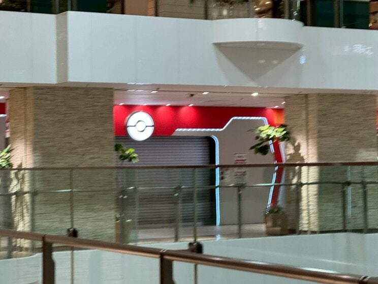 事件直後、シャッターがおりた現場（写真／読者提供）