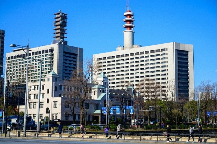 警察庁(左)と警視庁(右)
