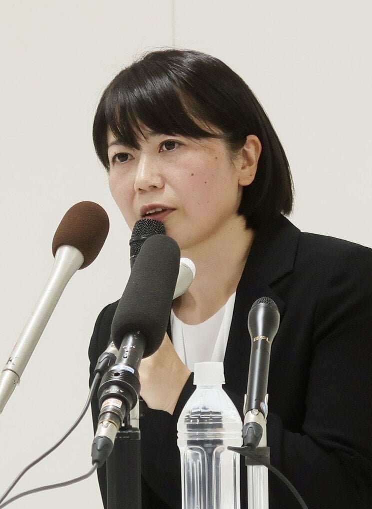 9月24日、会見で語る小川市長（写真／共同通信社）