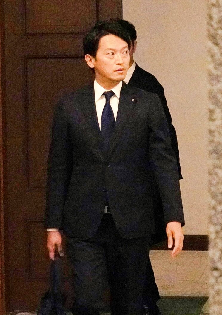 6月３日、兵庫県議会本会議に向かう斎藤元彦知事（撮影／集英社オンライン）