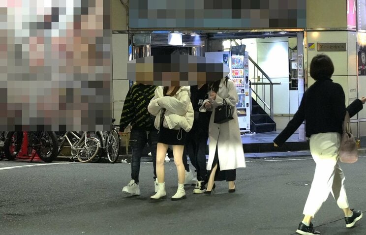 〈政府も問題視するホスト問題〉格安ホテルや大衆居酒屋で過ごすアフターの様子はまるで大学生のデート「1000万プレーヤーでも貧乏生活しているホストは多い」（ルポ歌舞伎町24時）_18