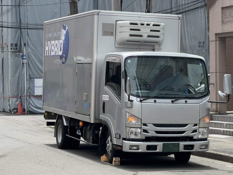 〈トラック業界の悲鳴〉「募集しても70代」「全盛期から手取り20〜30万円減った」中小運送会社で深刻化する人手不足…「もっと働いて稼ぎたい」30代ドライバーが語るジレンマ_12