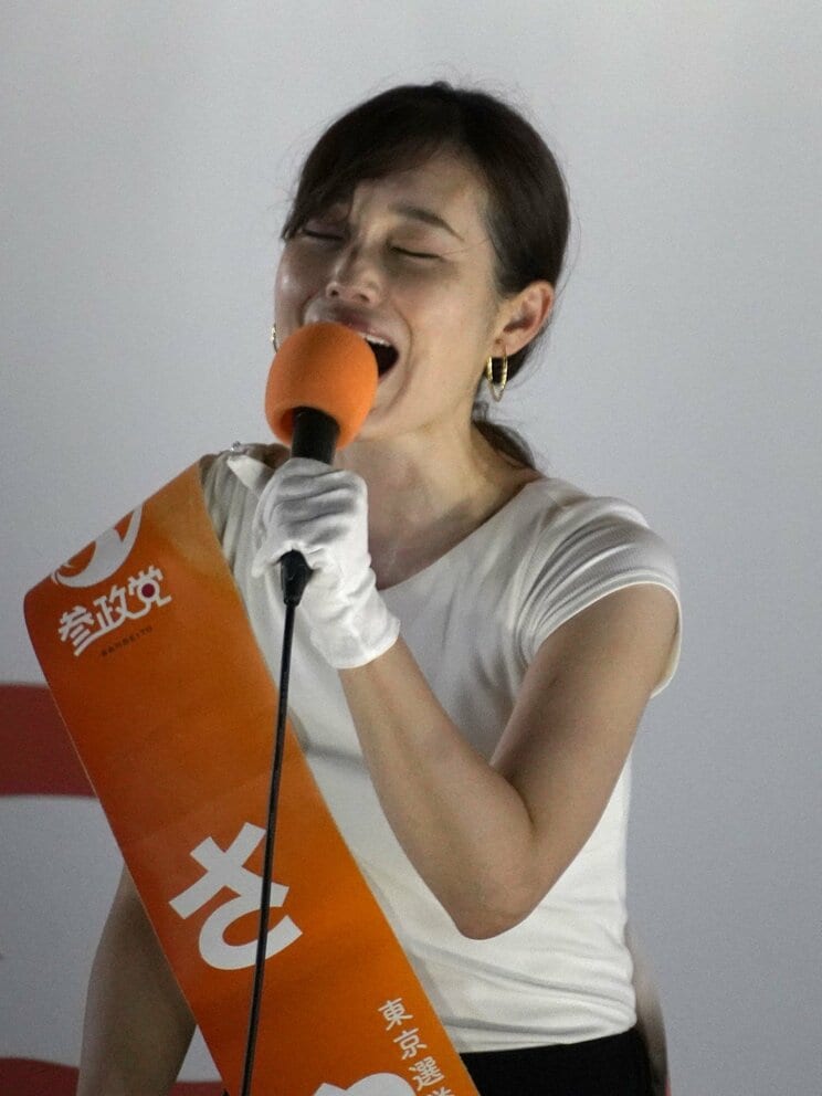 「私を日本のお母さんにしてください」と絶叫した参政党のさや氏（撮影／集英社オンライン）