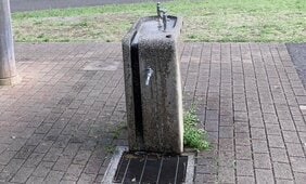 〈蛇口にお尻〉「欲求を満たしたかった」ワンちゃんや子どもが使う公園の蛇口に丸出しのお尻をズボッ!…都立芦花公園で56歳男が起こした珍事件に利用者は怒り心頭