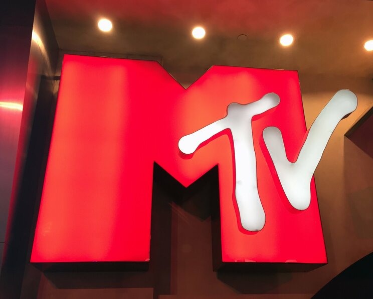 音楽ビデオ専門チャンネルとして1981年に米国で放送を開始したMTV（写真／Shutterstock）