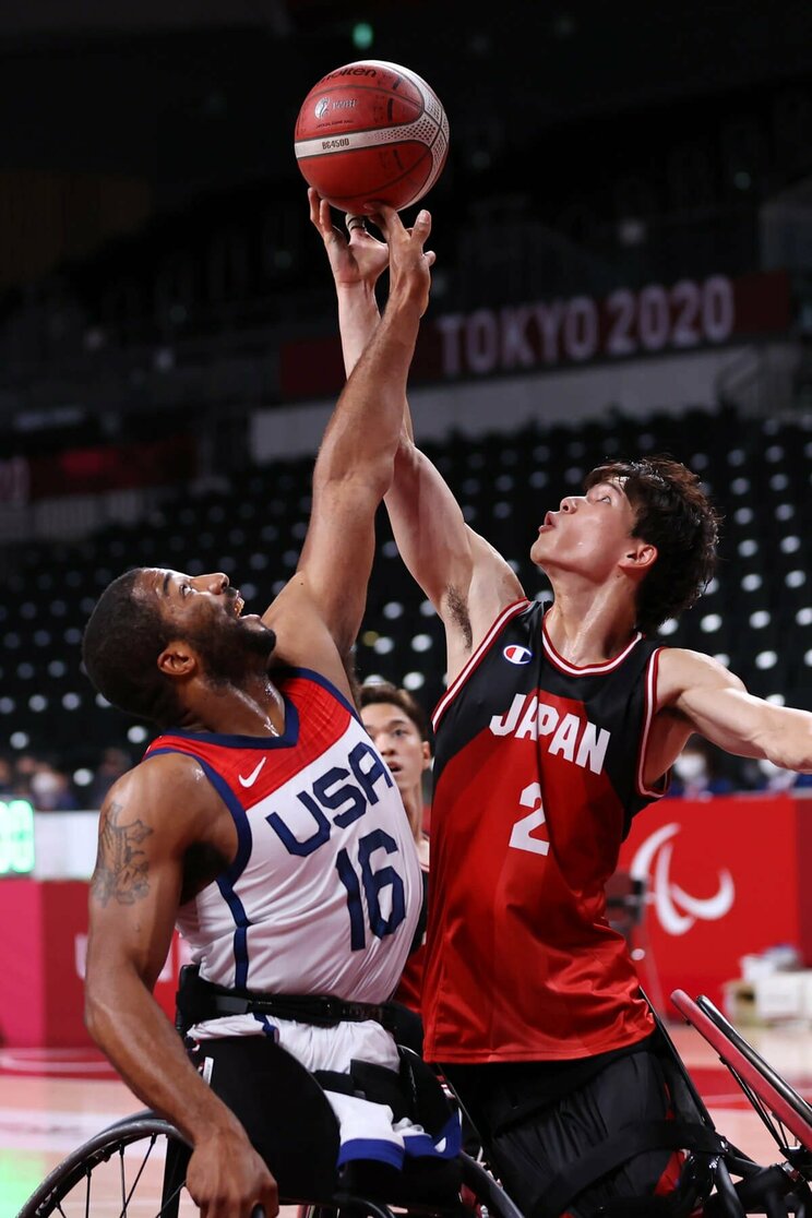 [2021年東京2020パラリンピック]死闘を繰り広げたアメリカとの決勝では、両チーム最多の18リバウンドと高さが武器になった（写真：長田洋平/アフロスポーツ）