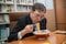 石破茂がサラリーマン時代に銀座のクラブでチキンラーメンをすすった理由_2