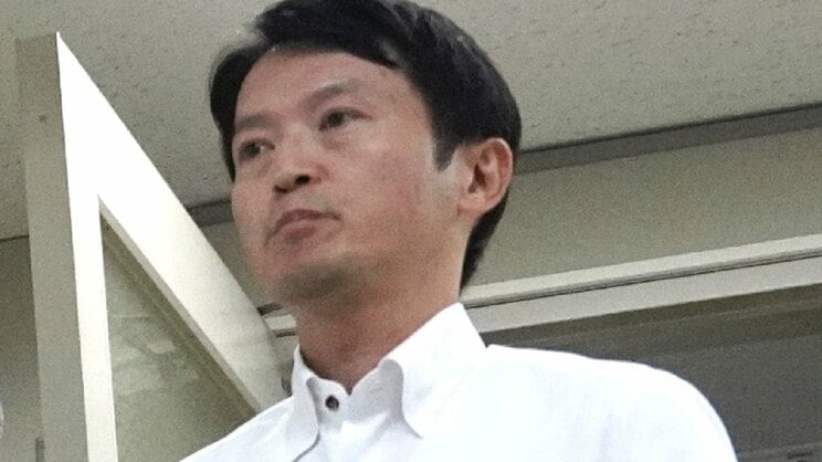 〈職員２人目の死亡報道も〉パワハラ＆おねだり兵庫県知事は、自殺した元局長の告発動機を”創作”、側近の“牛タン倶楽部”は公益通報者つぶしに狂奔。記者の直撃に知事は…_15