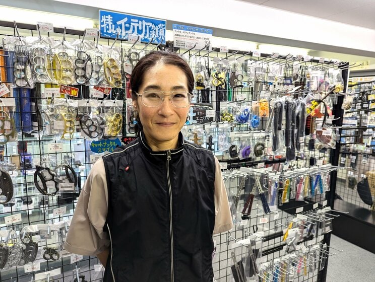 「スタンガンも自分の体で試してます」護身用品店のカリスマ女性店長が、知識ゼロから“護身用品オタク”になったワケ_11