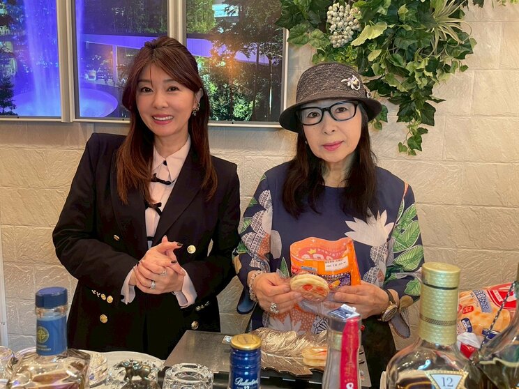 矢部美穂さんと、お母さまである文子ママのツーショット