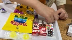 「シール帳には興味ない息子が大興奮」SNSで話題の「お菓子帳」とは？　大人まで巻き込むブームの正体…「賞味期限は大丈夫？」シール帳界隈が思うこと