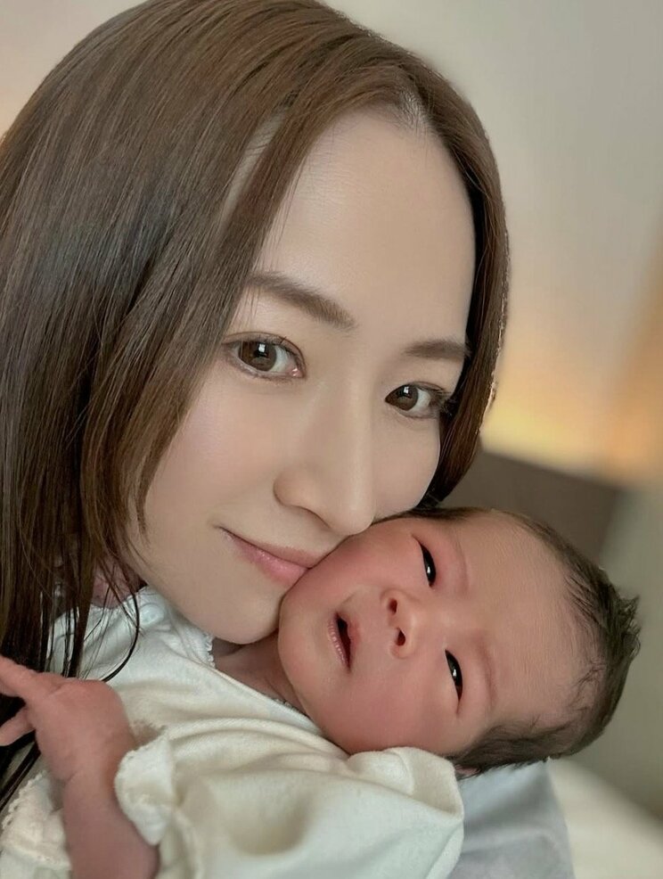 第二子と愛川ゆず季さん（本人のインスタグラムより）