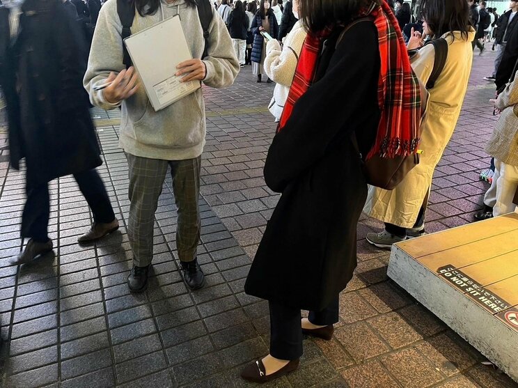 「酒の注文で疲れた」「お酌を求めるなら残業代つけて！」“初めての職場忘年会”若者のホンネ「アルハラに気を遣われて距離が縮まらなかった」「でもキャバクラつれてってくれた」_14