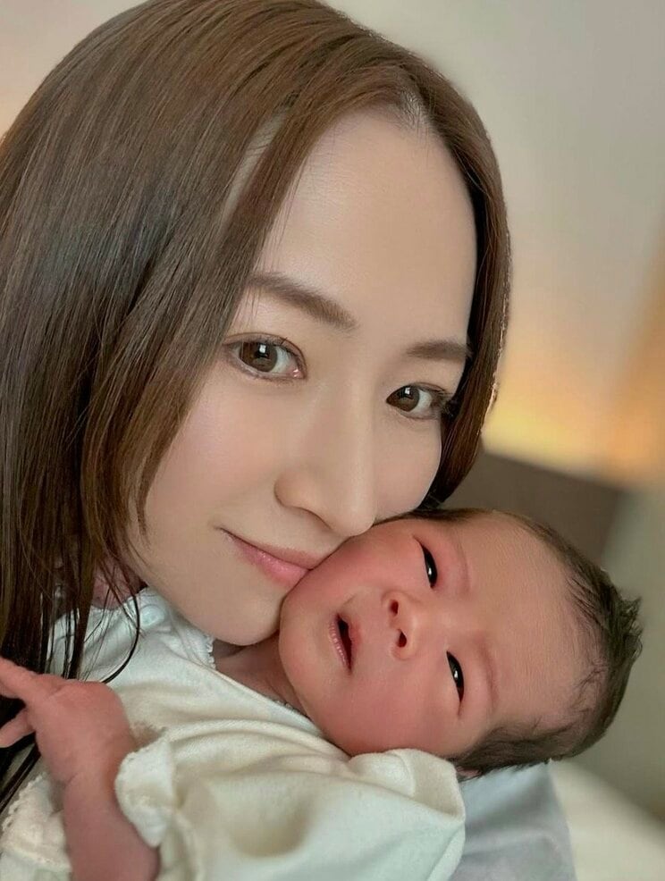第二子と愛川ゆず季さん（本人のインスタグラムより）