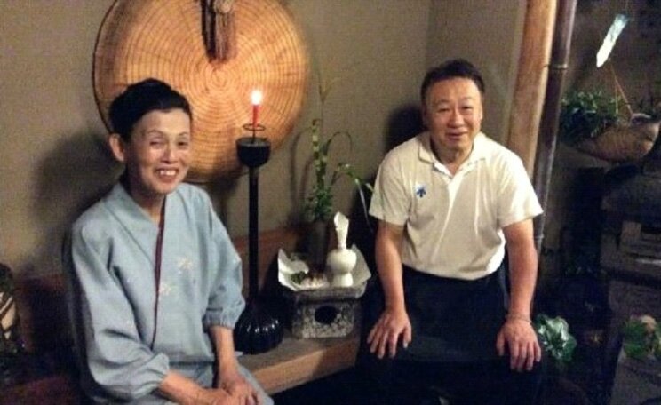 逮捕された北野博一容疑者と妻で女将（おかみ）の経子容疑者