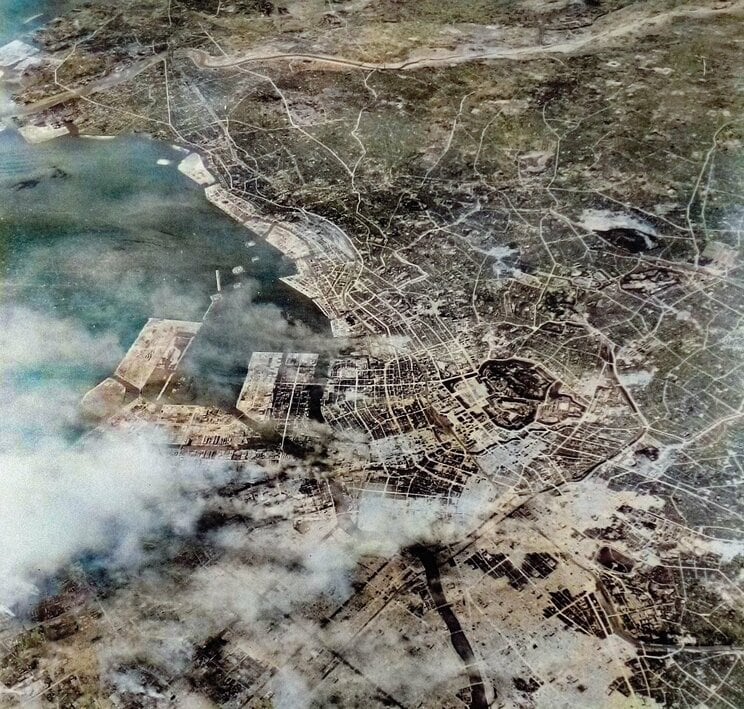 〈終戦81年〉出撃前の特攻隊、原爆のきのこ雲、火炎放射器で焼かれる沖縄…AI技術と対話をもとにカラー化した写真が繋ぐ“過去と現在”_43
